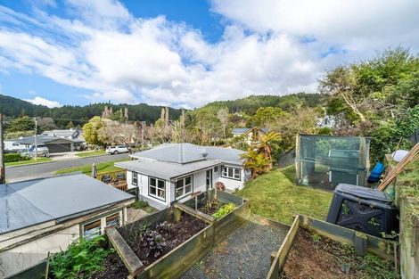 Photo of property in 20 Jocelyn Crescent, Pinehaven, Upper Hutt, 5019