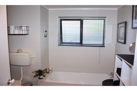 Photo of property in 17 Great North Road, Te Kamo, Whangarei, 0112