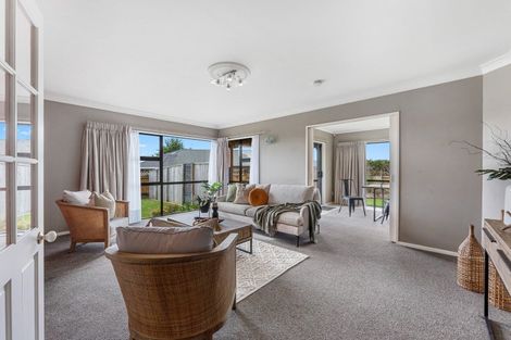 Photo of property in 23 Greenwood Place, Fitzherbert, Palmerston North, 4410