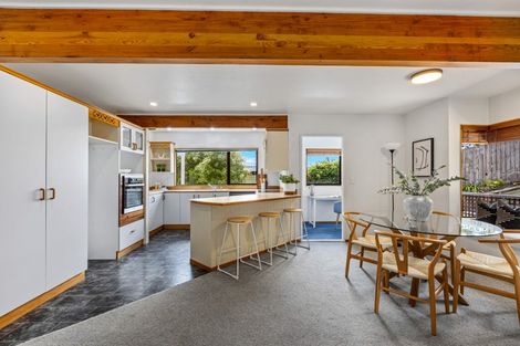 Photo of property in 28 Pohutukawa Avenue, Red Beach, 0932