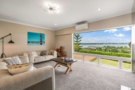 Photo of property in 39 Sylvan Avenue, Northcote, Auckland, 0627