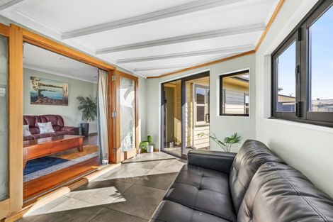 Photo of property in 52 Clarence Cox Crescent, Pirimai, Napier, 4112