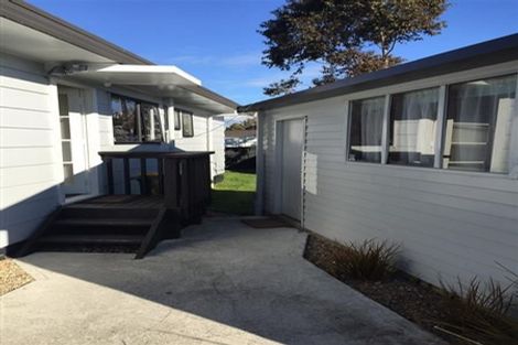 Photo of property in 2/25 Melleray Place, Randwick Park, Auckland, 2105