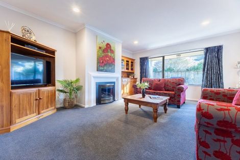Photo of property in 33 Consort Close, Paraparaumu Beach, Paraparaumu, 5032