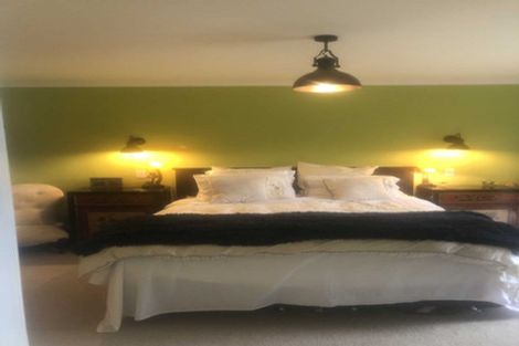 Photo of property in 2 Te Ara Karoiroa Road, Hurford, New Plymouth, 4374