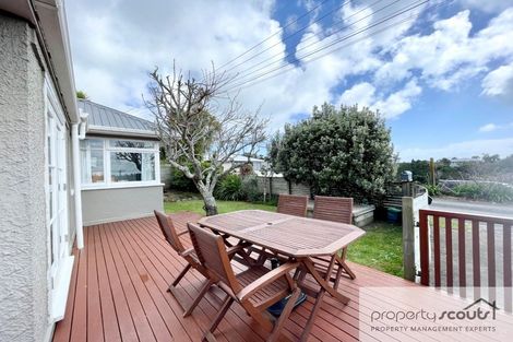 Photo of property in 10 Moana Crescent, Blagdon, New Plymouth, 4310