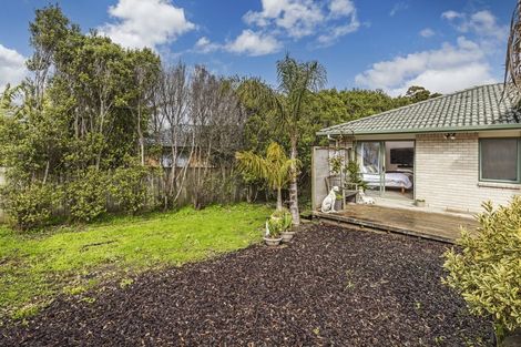 Photo of property in 10 Kumar Place, The Gardens, Auckland, 2105