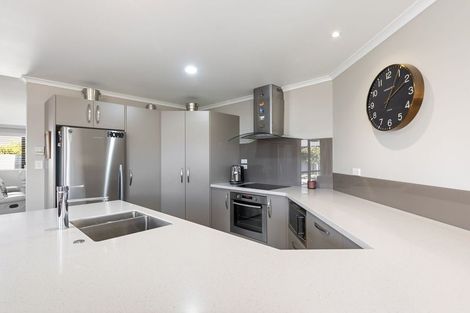 Photo of property in 6 Liberty Grove, Kelvin Grove, Palmerston North, 4414