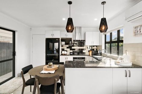 Photo of property in 15a Seaward Place, Wattle Downs, Auckland, 2103