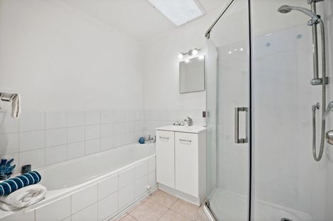 Photo of property in 3/550 Glenfield Road, Glenfield, Auckland, 0629