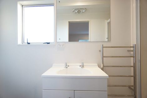 Photo of property in 2/46 La Trobe Street, Pakuranga Heights, Auckland, 2010