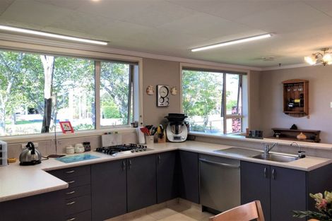 Photo of property in 30 Main Road, Clinton, 9534