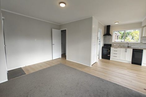 Photo of property in 1/4 Mahuta Grove, Northcote, Auckland, 0627
