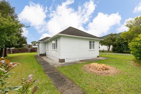 Photo of property in 5 Derwent Street, Wainuiomata, Lower Hutt, 5014