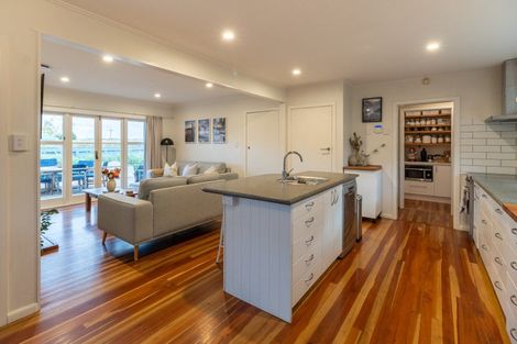 Photo of property in 7 Nicholson Street, Mayfair, Hastings, 4122