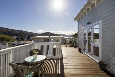 Photo of property in 5 Taranaki Street, Picton, 7220