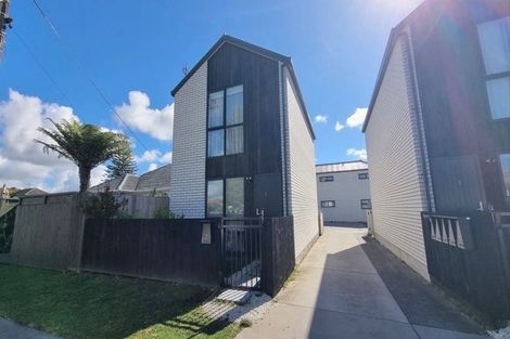 Photo of property in 2/12 Enderby Drive, Te Atatu Peninsula, Auckland, 0610