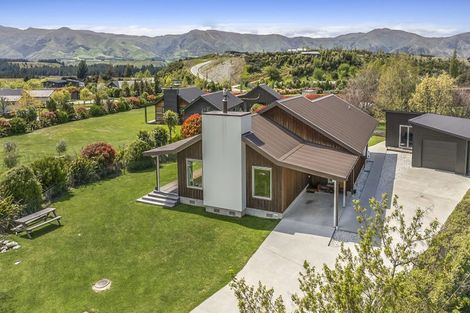 Photo of property in 1 Criffel Place, Luggate, Cromwell, 9383