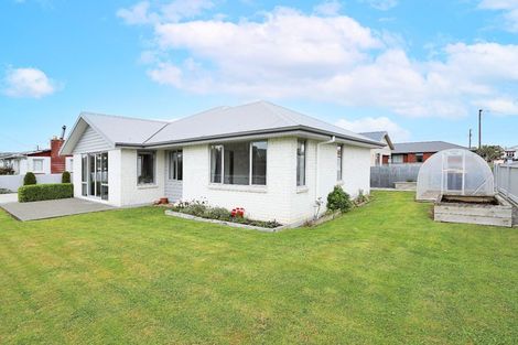 Photo of property in 12 Queen Street, Winton, 9720