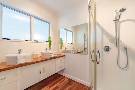 Photo of property in 34 Whirinaki Crescent, Heretaunga, Upper Hutt, 5018