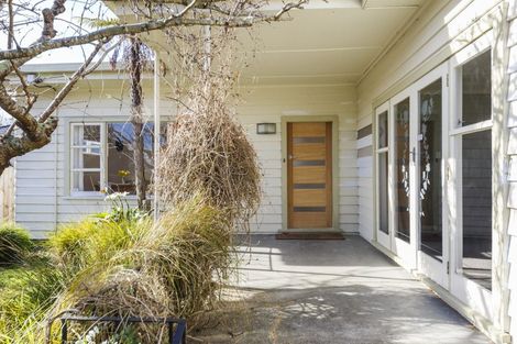 Photo of property in 17 Manawatu Street, Hokowhitu, Palmerston North, 4410