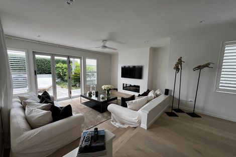 Photo of property in 1/2 Holiday Road, Milford, Auckland, 0620