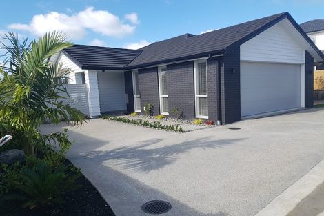 Photo of property in 3 Pae Moana Place, Stanmore Bay, Whangaparaoa, 0932