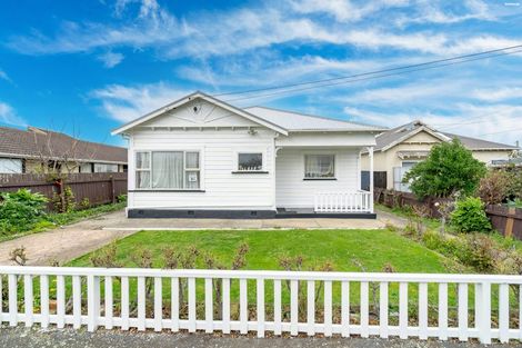 Photo of property in 35 Hargest Crescent, Saint Kilda, Dunedin, 9012