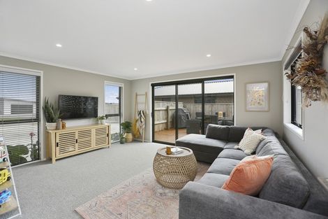 Photo of property in 28 Dreaver Drive, Waitara, 4320