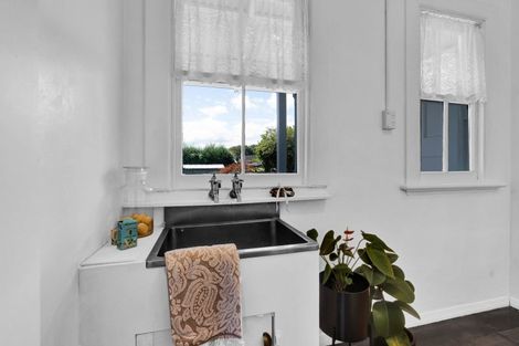 Photo of property in 68 Collins Street, Hawera, 4610