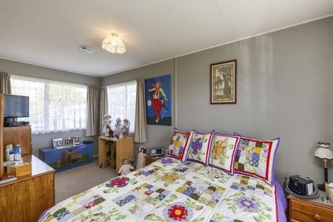 Photo of property in 12 Humphries Place, Awapuni, Palmerston North, 4412