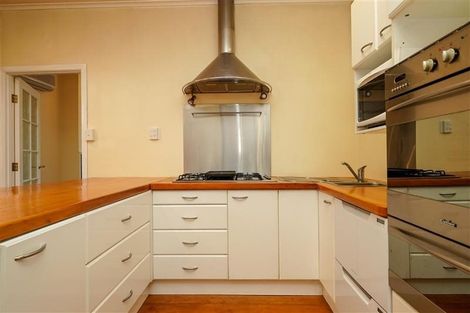 Photo of property in 1/1 Moana Avenue, Bayswater, Auckland, 0622