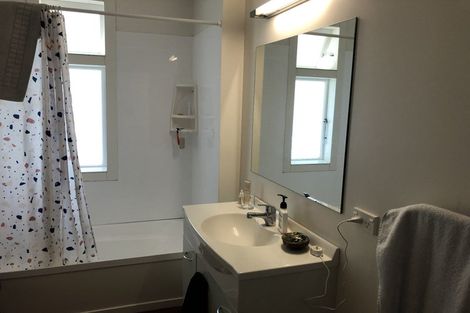 Photo of property in 35 North Terrace, Kelburn, Wellington, 6012