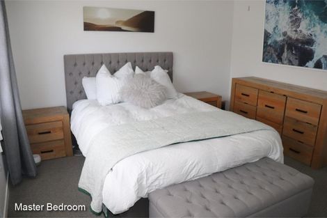 Photo of property in 107 Oreil Avenue, West Harbour, Auckland, 0618