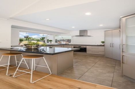 Photo of property in 2 Amadeus Place, Northpark, Auckland, 2013