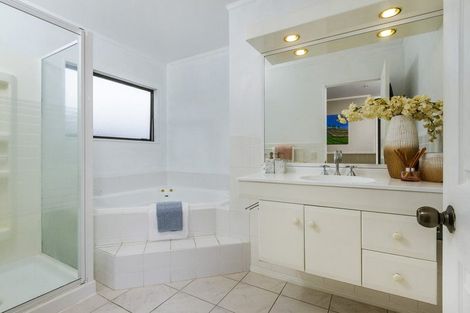 Photo of property in 5 Tornado Place, West Harbour, Auckland, 0618