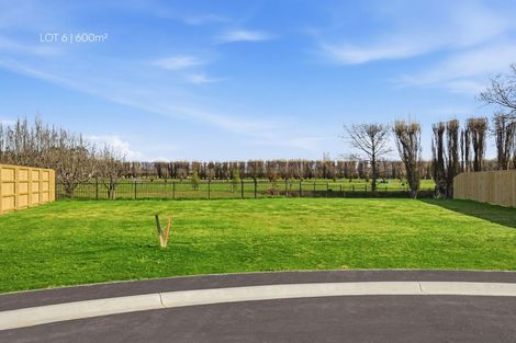 Photo of property in 69 Crofton Road, Harewood, Christchurch, 8051