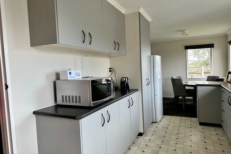 Photo of property in 24 Suzanne Grove, Kelvin Grove, Palmerston North, 4414
