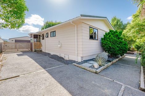 Photo of property in 18 Rosewood Place, Paraparaumu, 5032