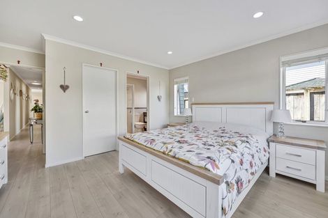 Photo of property in 10 Reno Way, Flat Bush, Auckland, 2016