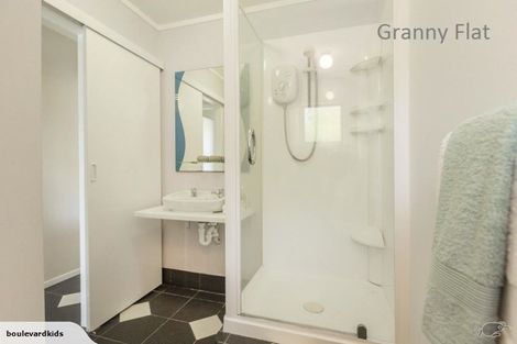 Photo of property in 36 James Evans Drive, Northcote, Auckland, 0627