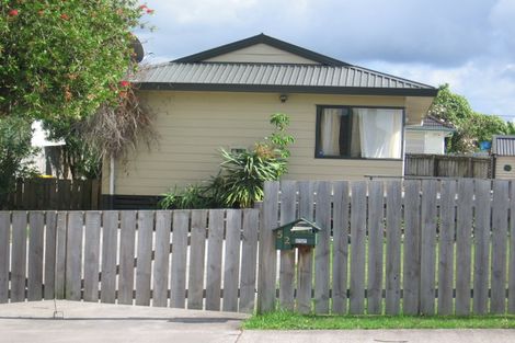 Photo of property in 1/52 Kelwyn Road, Kelston, Auckland, 0602