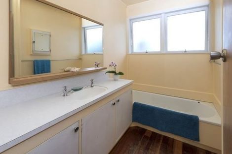 Photo of property in 8 Pooley Street, Pakuranga Heights, Auckland, 2010