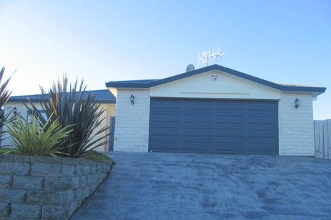 Photo of property in 3 Barque Crescent, Whitby, Porirua, 5024