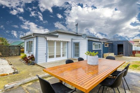 Photo of property in 12 Rhodes Street, Waimate, 7924