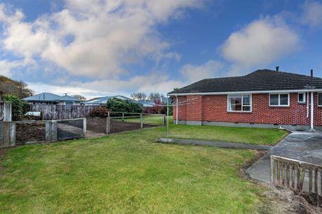 Photo of property in 17 Tenby Place, Avondale, Christchurch, 8061