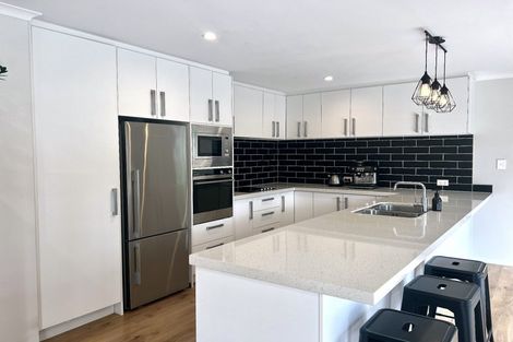 Photo of property in 22b Sunnyvale Road, Swanson, Auckland, 0614