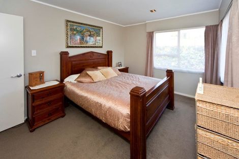 Photo of property in 70 Wiseley Road, West Harbour, Auckland, 0618