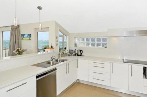 Photo of property in 127 Forrest Hill Road, Forrest Hill, Auckland, 0620
