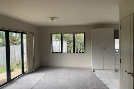 Photo of property in 20 Malin Place, Pinehill, Auckland, 0632